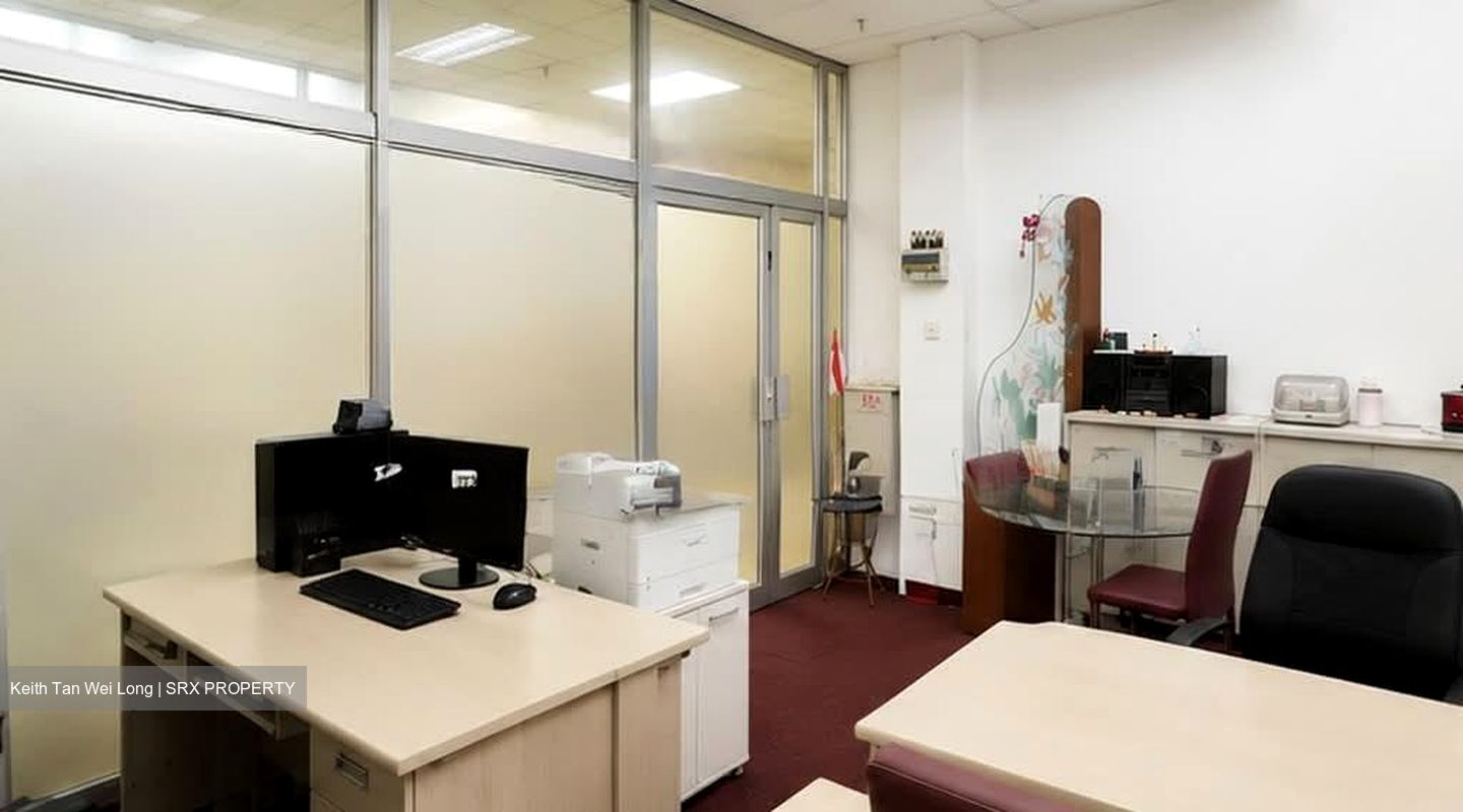 Hoa Nam Building (D8), Office #588047321